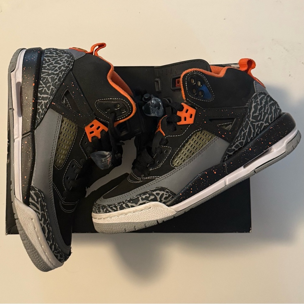 BJordan Spizike BG Black, Orange, Gray Size 5.5Y